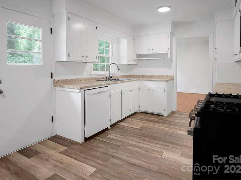 506 Richards Drive, Shelby, NC 28150.  MLS# CAR4259471, YatesRealty ID 19279. 