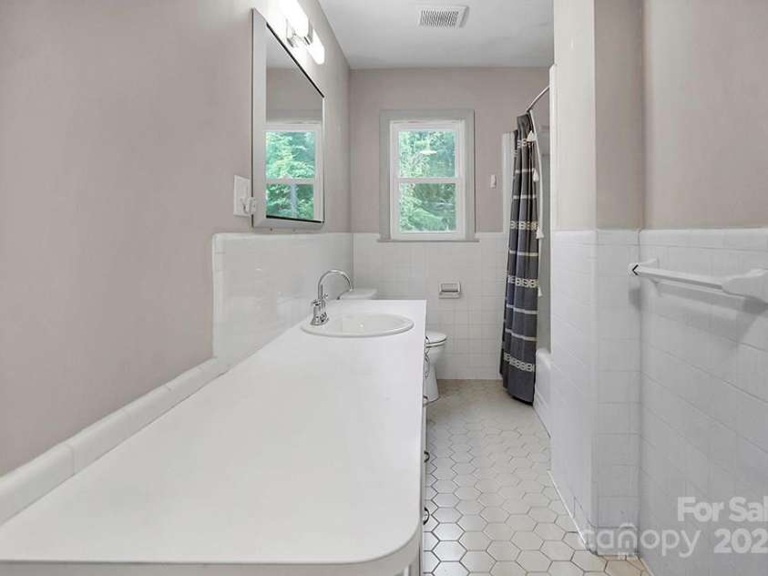 506 Richards Drive, Shelby, NC 28150.  MLS# CAR4259471, YatesRealty ID 19279. 