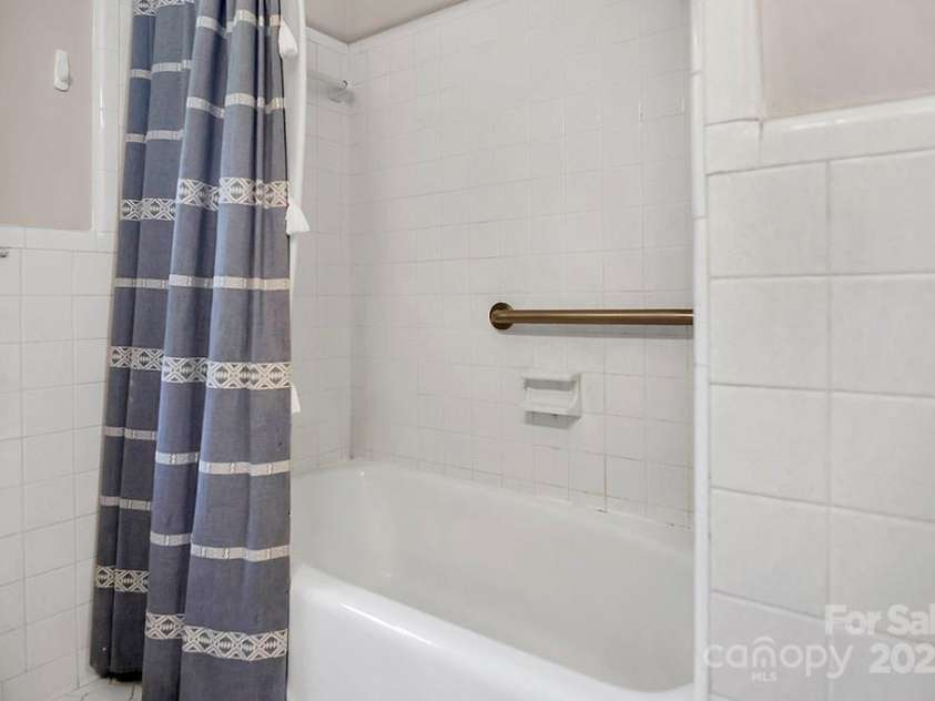 506 Richards Drive, Shelby, NC 28150.  MLS# CAR4259471, YatesRealty ID 19279. 