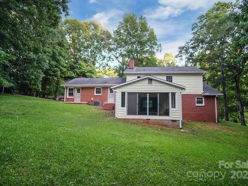 506 Richards Drive, Shelby, NC 28150.  MLS# CAR4259471, YatesRealty ID 19279. 