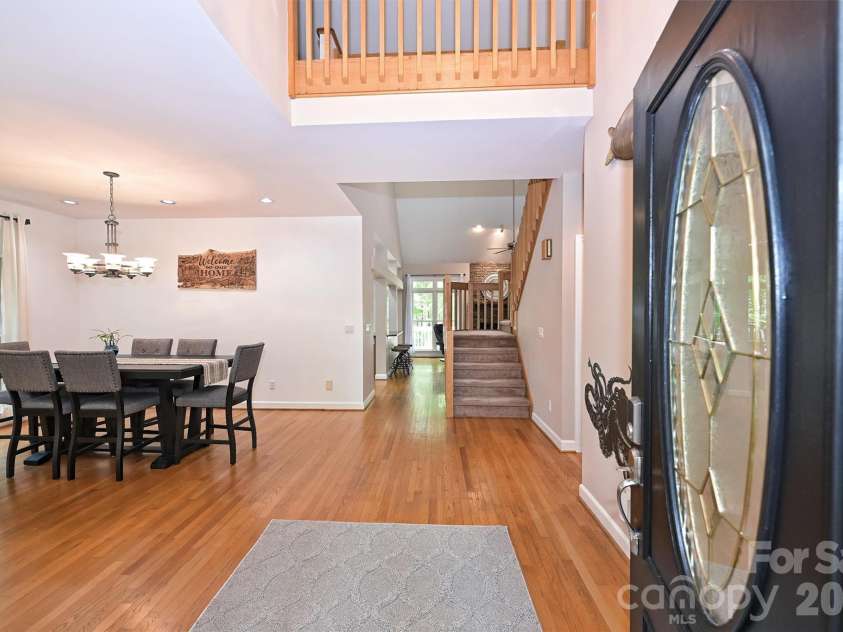 7133 Cobblecreek Drive, Matthews, NC 28104.  MLS# CAR4375622, YatesRealty ID 19279. 