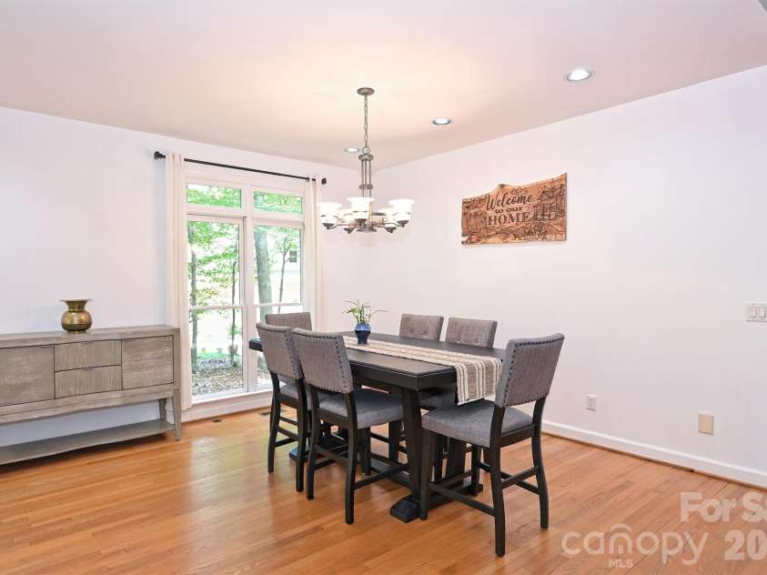7133 Cobblecreek Drive, Matthews, NC 28104.  MLS# CAR4375622, YatesRealty ID 19279. 