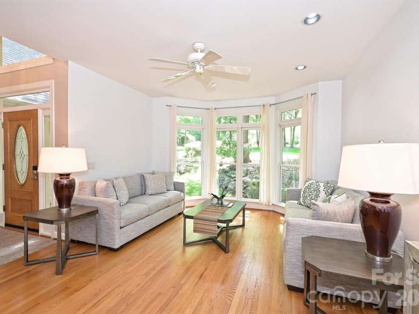 7133 Cobblecreek Drive, Matthews, NC 28104.  MLS# CAR4375622, YatesRealty ID 19279. 