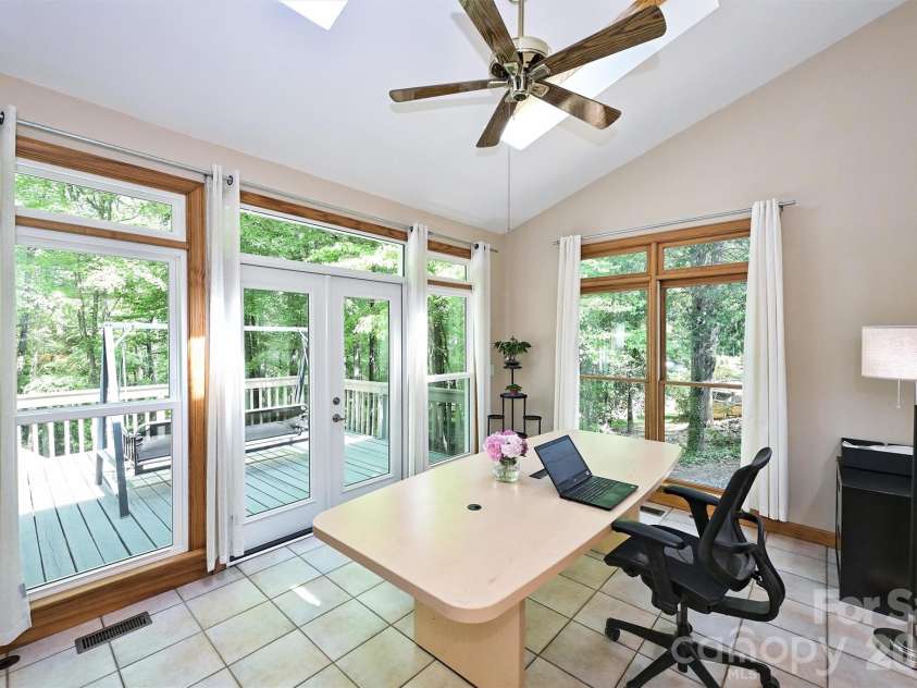 7133 Cobblecreek Drive, Matthews, NC 28104.  MLS# CAR4375622, YatesRealty ID 19279. 