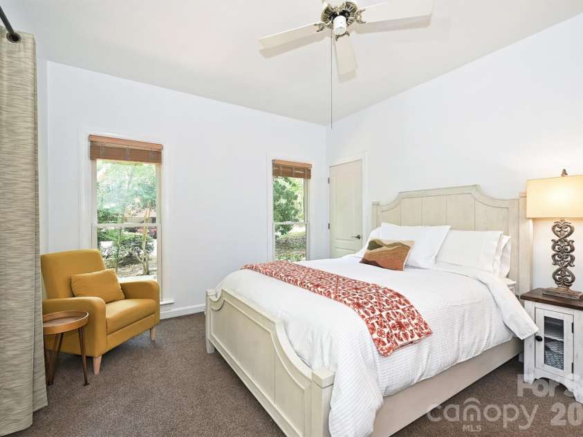 7133 Cobblecreek Drive, Matthews, NC 28104.  MLS# CAR4375622, YatesRealty ID 19279. 