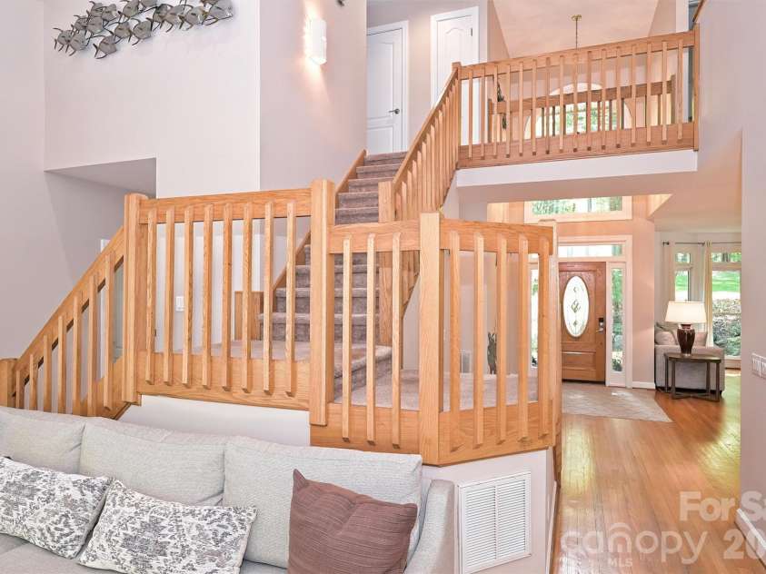 7133 Cobblecreek Drive, Matthews, NC 28104.  MLS# CAR4375622, YatesRealty ID 19279. 