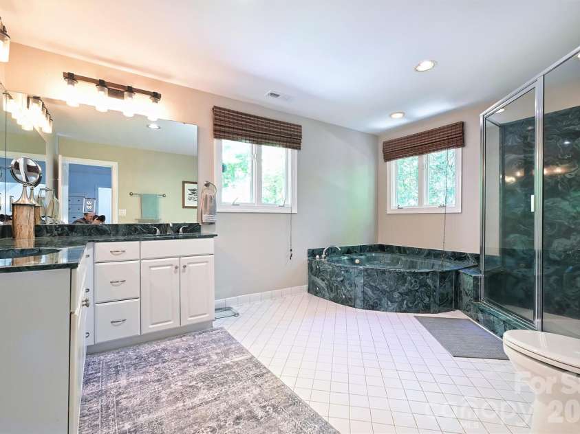 7133 Cobblecreek Drive, Matthews, NC 28104.  MLS# CAR4375622, YatesRealty ID 19279. 