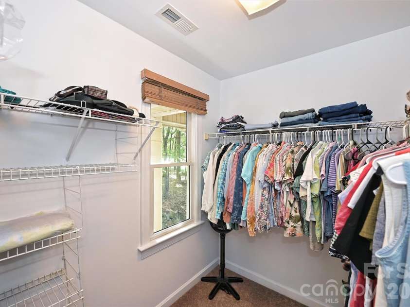 7133 Cobblecreek Drive, Matthews, NC 28104.  MLS# CAR4375622, YatesRealty ID 19279. 