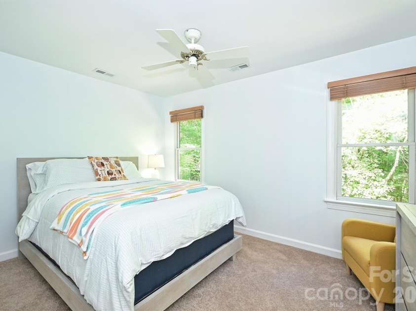 7133 Cobblecreek Drive, Matthews, NC 28104.  MLS# CAR4375622, YatesRealty ID 19279. 