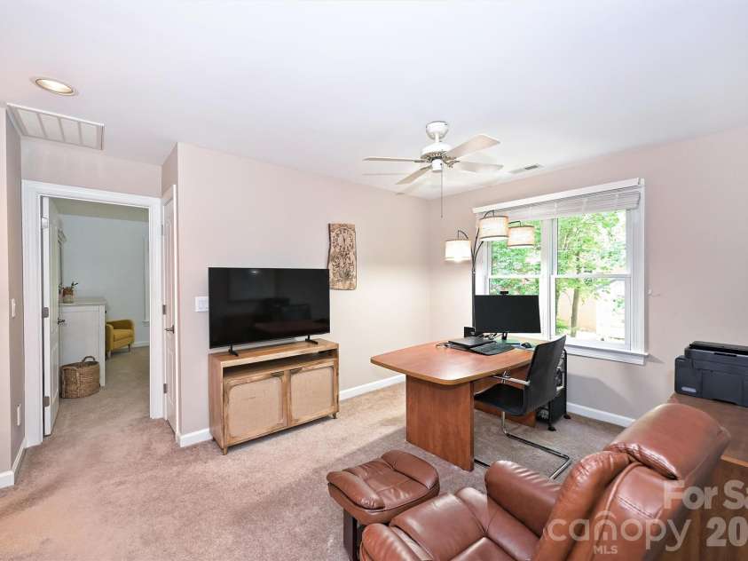 7133 Cobblecreek Drive, Matthews, NC 28104.  MLS# CAR4375622, YatesRealty ID 19279. 