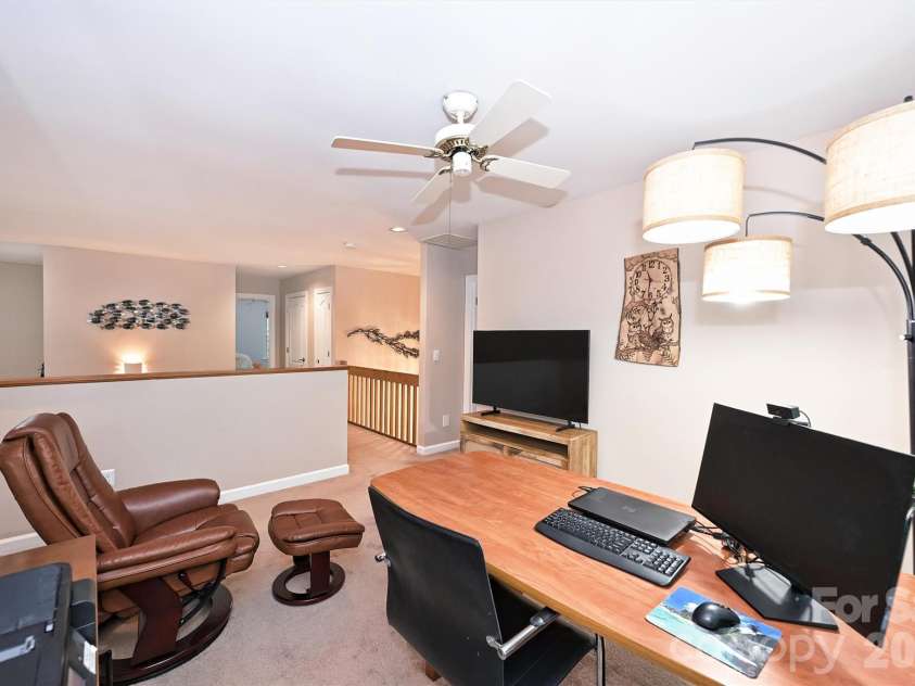 7133 Cobblecreek Drive, Matthews, NC 28104.  MLS# CAR4375622, YatesRealty ID 19279. 