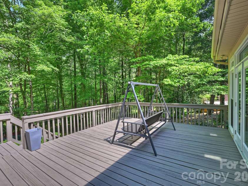7133 Cobblecreek Drive, Matthews, NC 28104.  MLS# CAR4375622, YatesRealty ID 19279. 