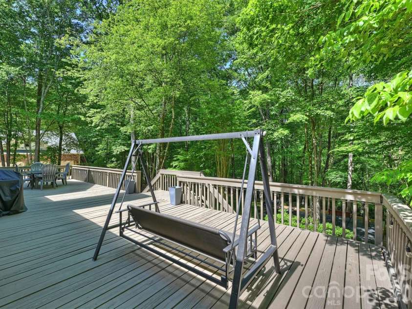 7133 Cobblecreek Drive, Matthews, NC 28104.  MLS# CAR4375622, YatesRealty ID 19279. 