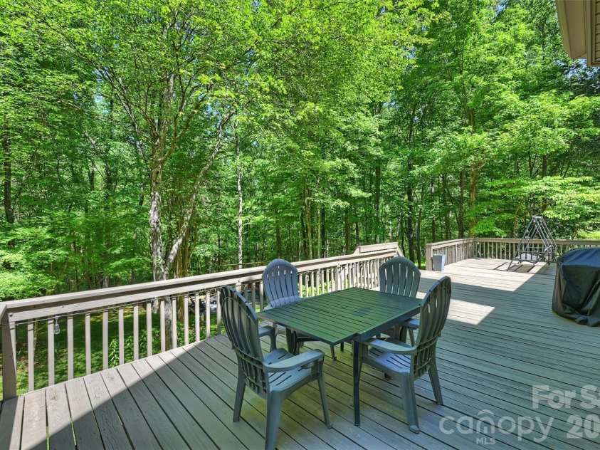 7133 Cobblecreek Drive, Matthews, NC 28104.  MLS# CAR4375622, YatesRealty ID 19279. 