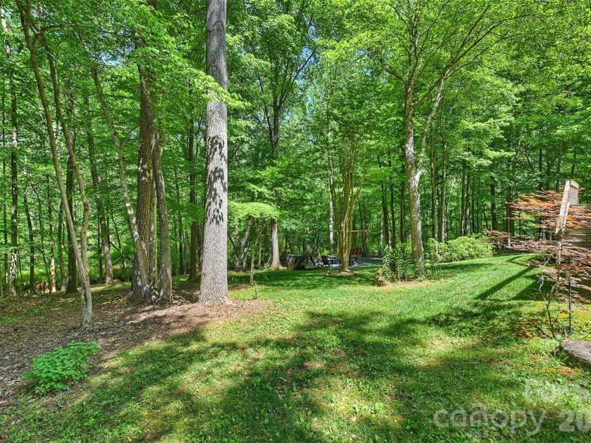 7133 Cobblecreek Drive, Matthews, NC 28104.  MLS# CAR4375622, YatesRealty ID 19279. 
