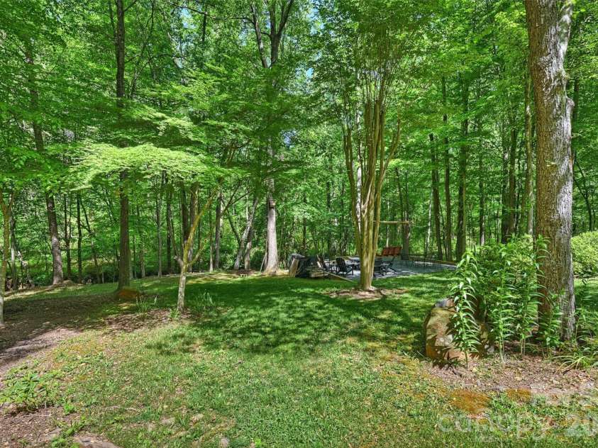 7133 Cobblecreek Drive, Matthews, NC 28104.  MLS# CAR4375622, YatesRealty ID 19279. 