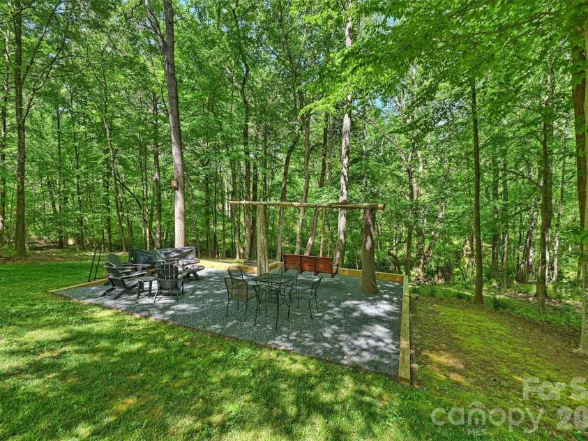 7133 Cobblecreek Drive, Matthews, NC 28104.  MLS# CAR4375622, YatesRealty ID 19279. 