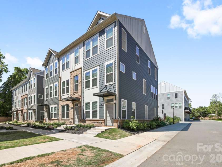 5005 Sovereignty Court, Charlotte, NC 28205.  MLS# CAR4346589, YatesRealty ID 1928. 