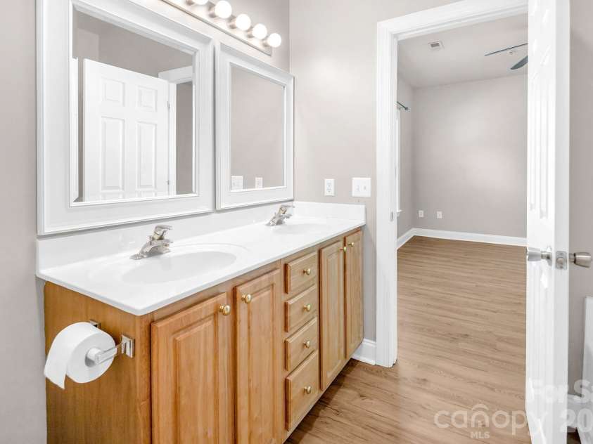 21232 Hickory Street, Cornelius, NC 28031.  MLS# CAR4372150, YatesRealty ID 19280. Primary Bath