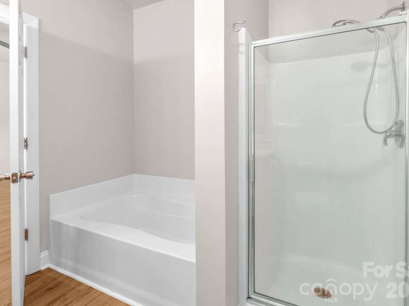 21232 Hickory Street, Cornelius, NC 28031.  MLS# CAR4372150, YatesRealty ID 19280. Primary Tub Shower