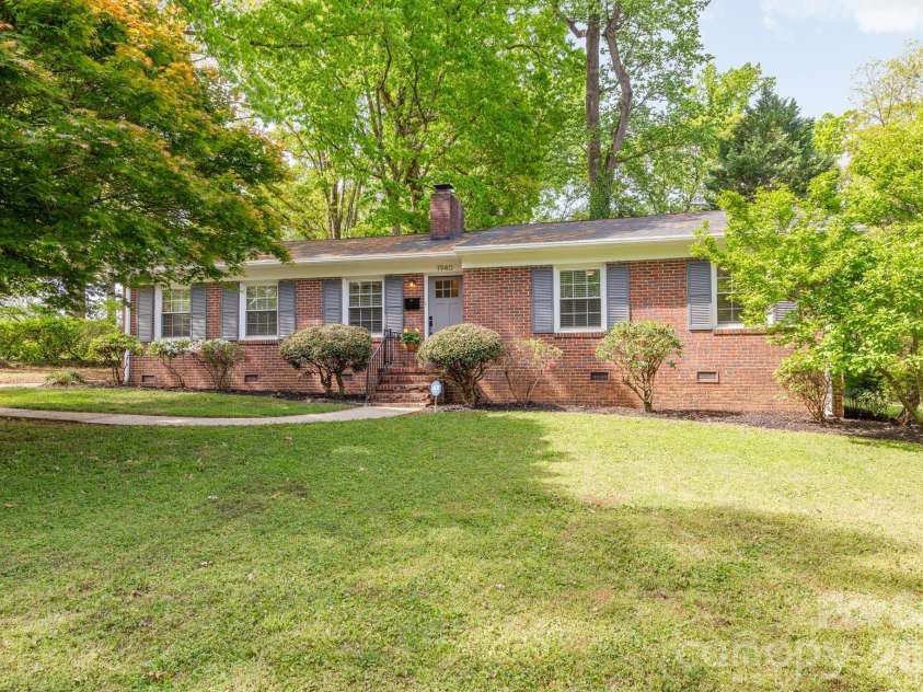 1940 Lansdale Drive, Charlotte, NC 28205.  MLS# CAR4367692, YatesRealty ID 19283. 