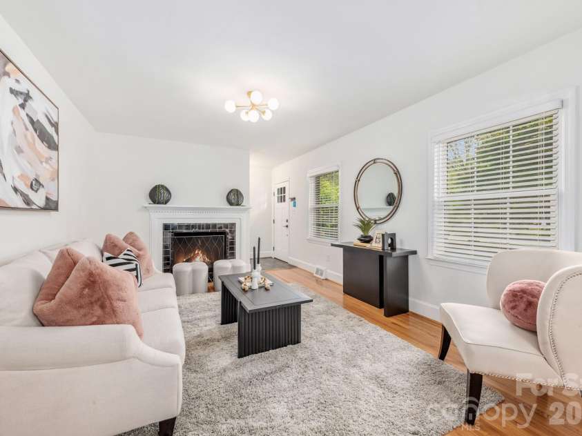 1940 Lansdale Drive, Charlotte, NC 28205.  MLS# CAR4367692, YatesRealty ID 19283. 