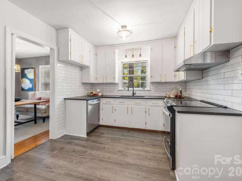 1940 Lansdale Drive, Charlotte, NC 28205.  MLS# CAR4367692, YatesRealty ID 19283. 