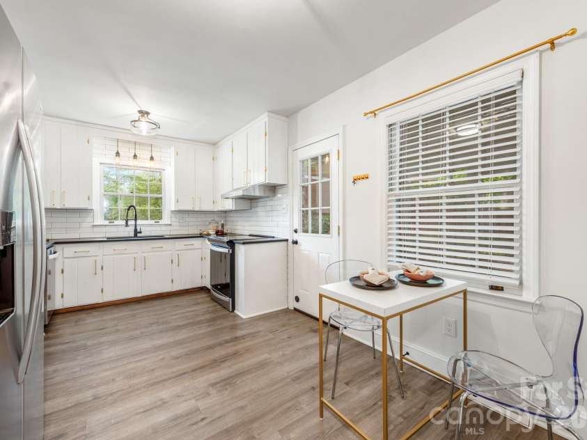 1940 Lansdale Drive, Charlotte, NC 28205.  MLS# CAR4367692, YatesRealty ID 19283. 