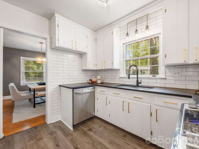 1940 Lansdale Drive, Charlotte, NC 28205.  MLS# CAR4367692, YatesRealty ID 19283. 