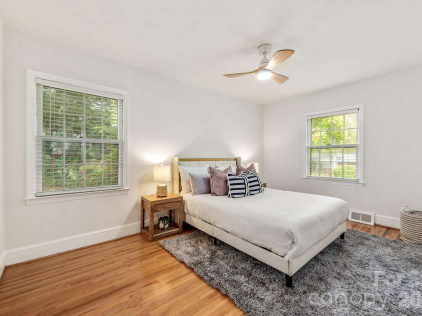 1940 Lansdale Drive, Charlotte, NC 28205.  MLS# CAR4367692, YatesRealty ID 19283. 