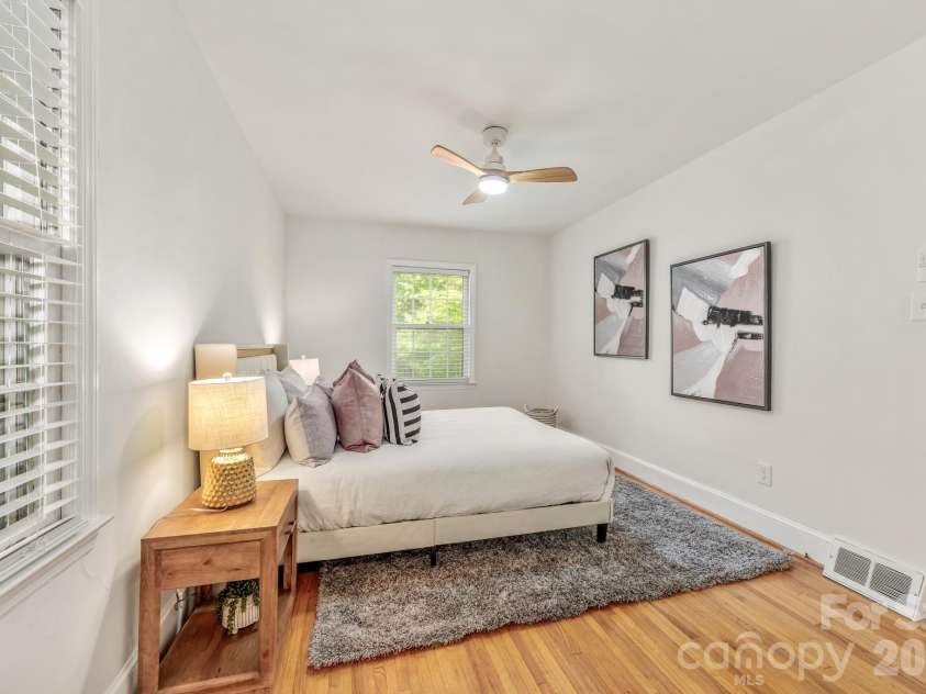 1940 Lansdale Drive, Charlotte, NC 28205.  MLS# CAR4367692, YatesRealty ID 19283. 