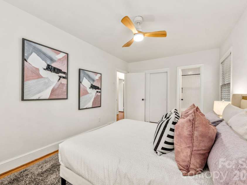 1940 Lansdale Drive, Charlotte, NC 28205.  MLS# CAR4367692, YatesRealty ID 19283. 
