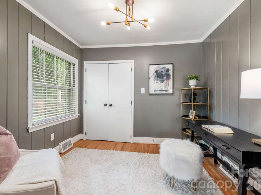 1940 Lansdale Drive, Charlotte, NC 28205.  MLS# CAR4367692, YatesRealty ID 19283. 