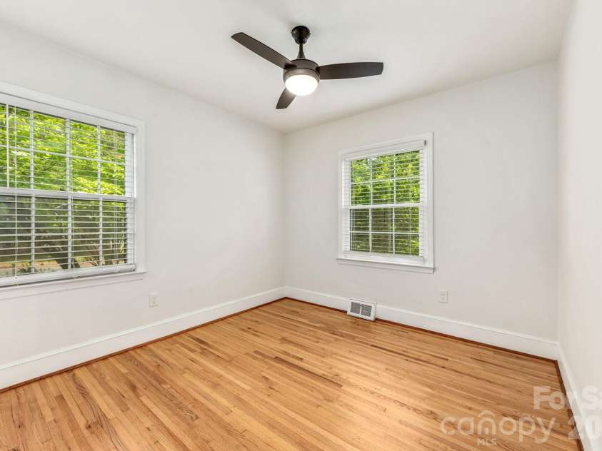 1940 Lansdale Drive, Charlotte, NC 28205.  MLS# CAR4367692, YatesRealty ID 19283. 