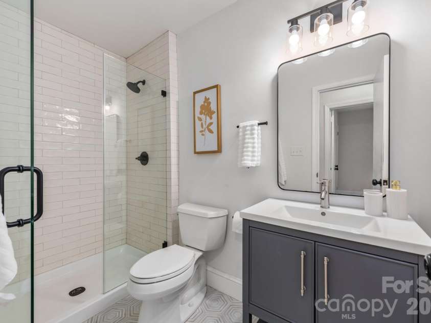 1940 Lansdale Drive, Charlotte, NC 28205.  MLS# CAR4367692, YatesRealty ID 19283. 