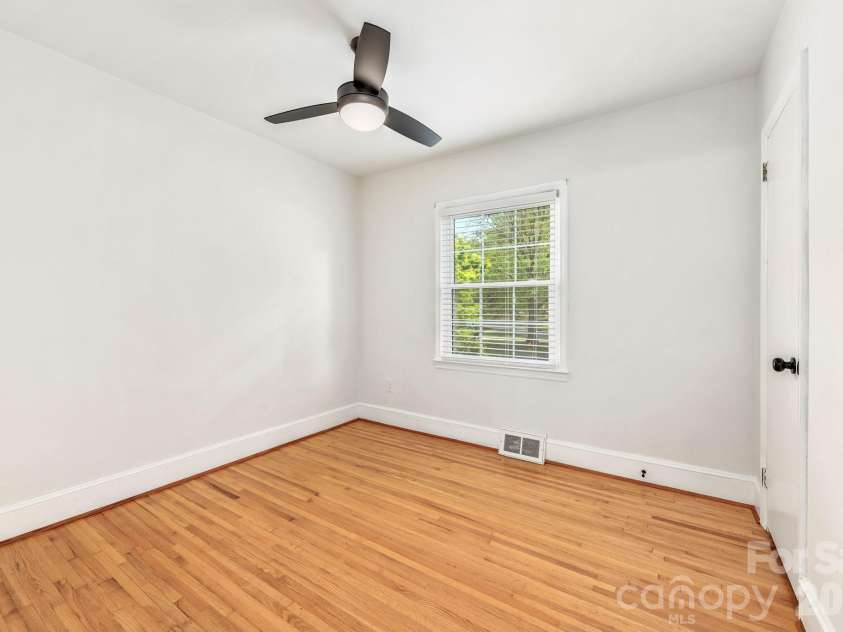 1940 Lansdale Drive, Charlotte, NC 28205.  MLS# CAR4367692, YatesRealty ID 19283. 