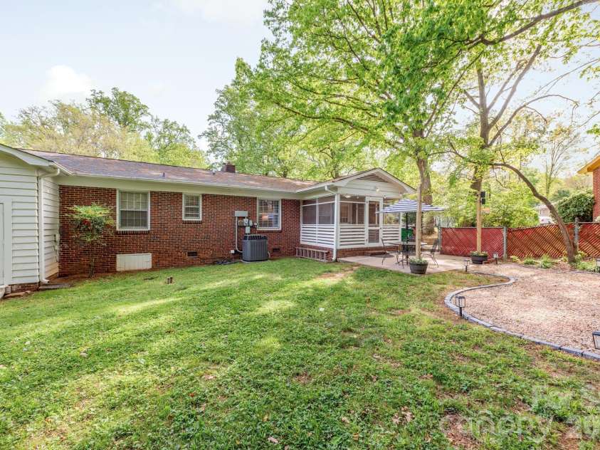 1940 Lansdale Drive, Charlotte, NC 28205.  MLS# CAR4367692, YatesRealty ID 19283. 