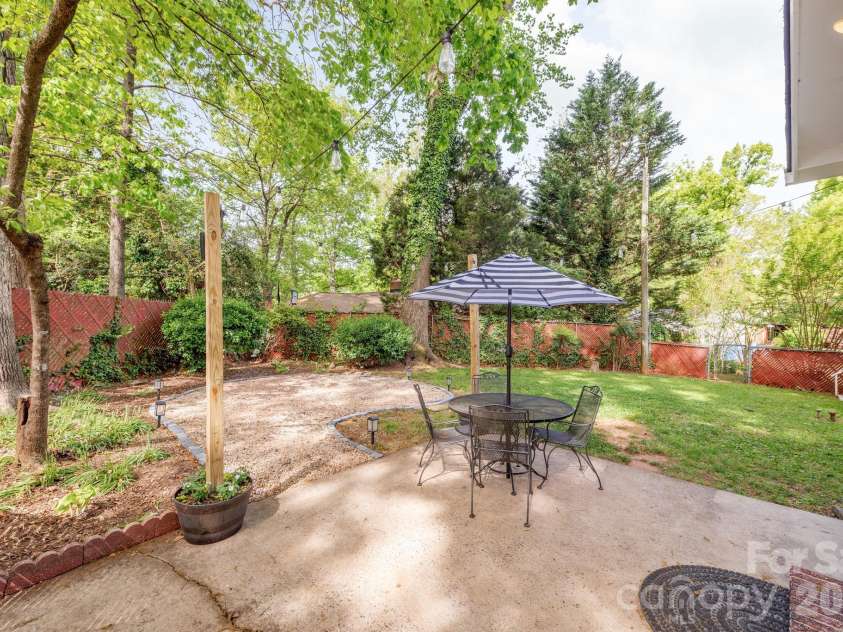 1940 Lansdale Drive, Charlotte, NC 28205.  MLS# CAR4367692, YatesRealty ID 19283. 