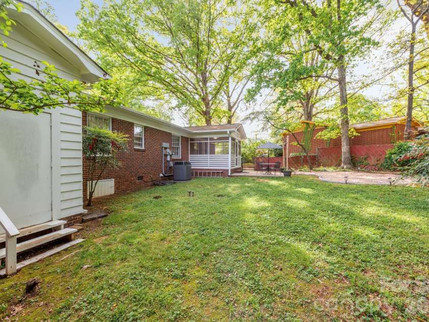 1940 Lansdale Drive, Charlotte, NC 28205.  MLS# CAR4367692, YatesRealty ID 19283. 