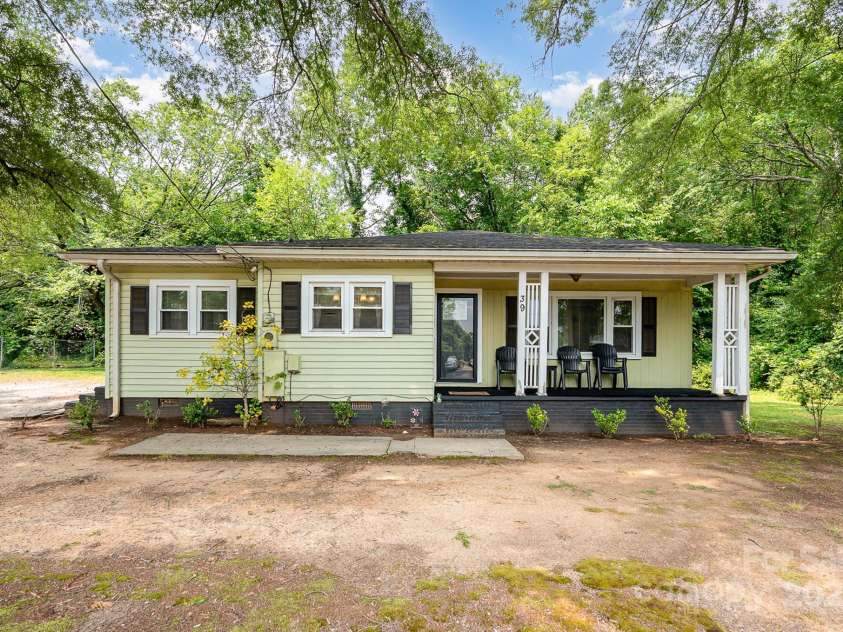 39 Selma Drive, Mooresville, NC 28115.  MLS# CAR4266984, YatesRealty ID 19283. 
