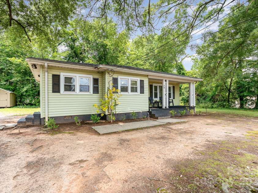 39 Selma Drive, Mooresville, NC 28115.  MLS# CAR4266984, YatesRealty ID 19283. 