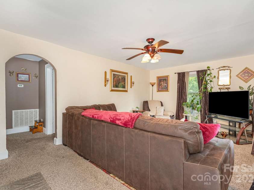 39 Selma Drive, Mooresville, NC 28115.  MLS# CAR4266984, YatesRealty ID 19283. 