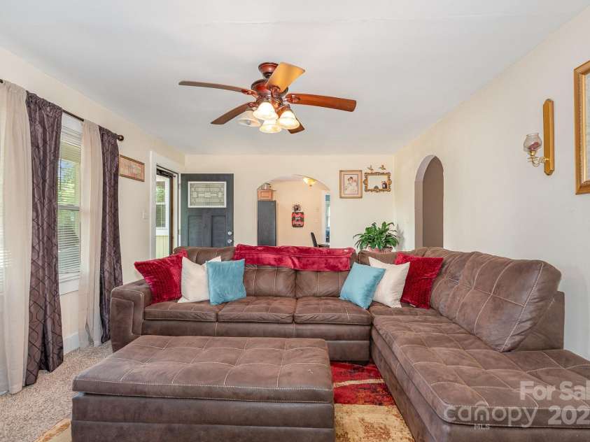 39 Selma Drive, Mooresville, NC 28115.  MLS# CAR4266984, YatesRealty ID 19283. 