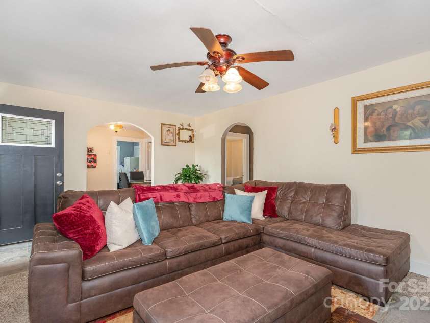 39 Selma Drive, Mooresville, NC 28115.  MLS# CAR4266984, YatesRealty ID 19283. 