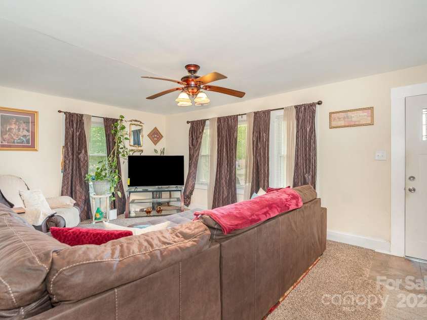 39 Selma Drive, Mooresville, NC 28115.  MLS# CAR4266984, YatesRealty ID 19283. 