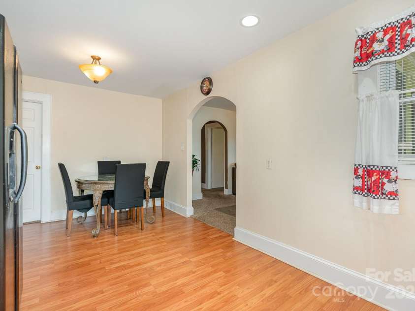 39 Selma Drive, Mooresville, NC 28115.  MLS# CAR4266984, YatesRealty ID 19283. 