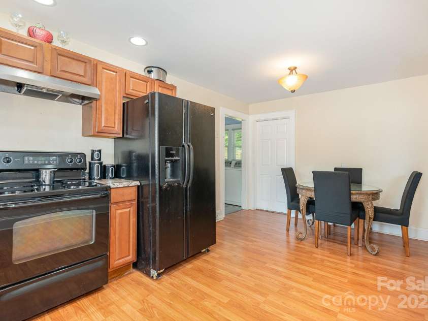 39 Selma Drive, Mooresville, NC 28115.  MLS# CAR4266984, YatesRealty ID 19283. 
