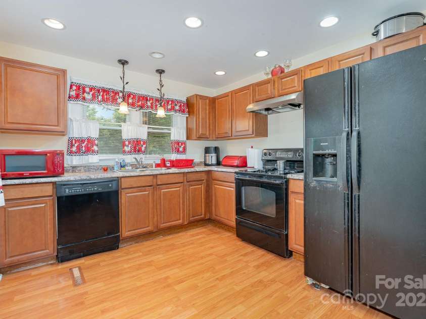 39 Selma Drive, Mooresville, NC 28115.  MLS# CAR4266984, YatesRealty ID 19283. 
