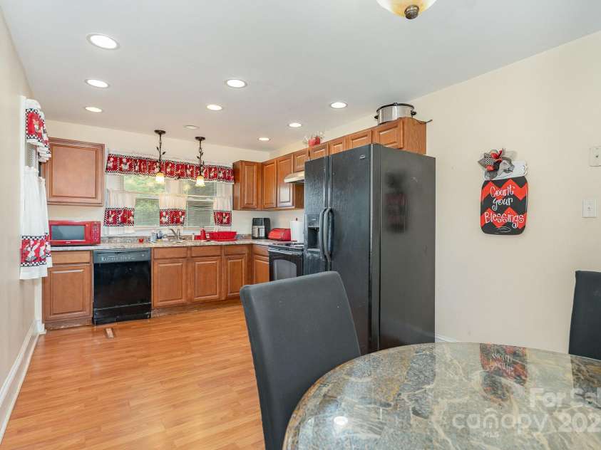 39 Selma Drive, Mooresville, NC 28115.  MLS# CAR4266984, YatesRealty ID 19283. 