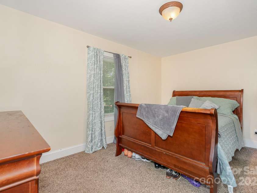 39 Selma Drive, Mooresville, NC 28115.  MLS# CAR4266984, YatesRealty ID 19283. 